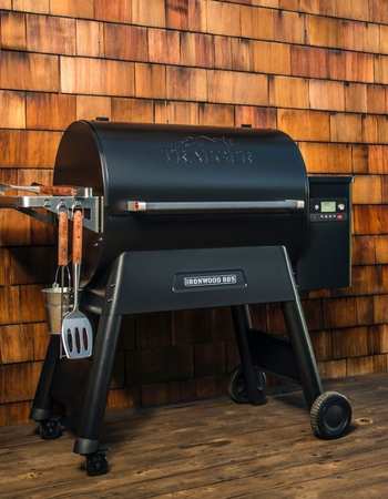 Ironwood 885 Traeger Wood Pellet Grill